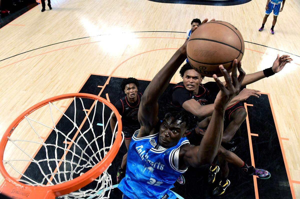 Somto Cyril was the first member of Kentucky’s 2024 recruiting class to commit to the Wildcats. Cyril will now play at Georgia, following UK’s coaching change.