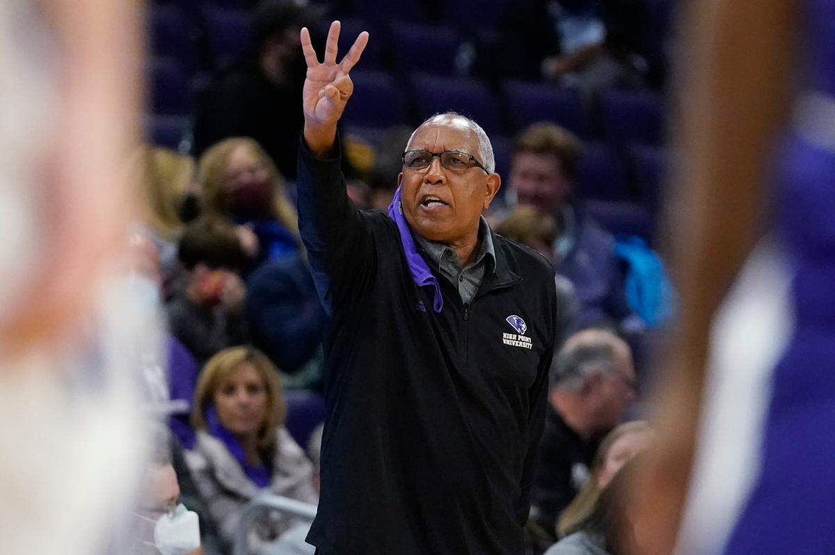 The High Point team former Kentucky head coach Tubby Smith brings to Rupp Arena on Friday is off to a 6-7 start this season, which includes losses to Northwestern, Notre Dame and Michigan State.
