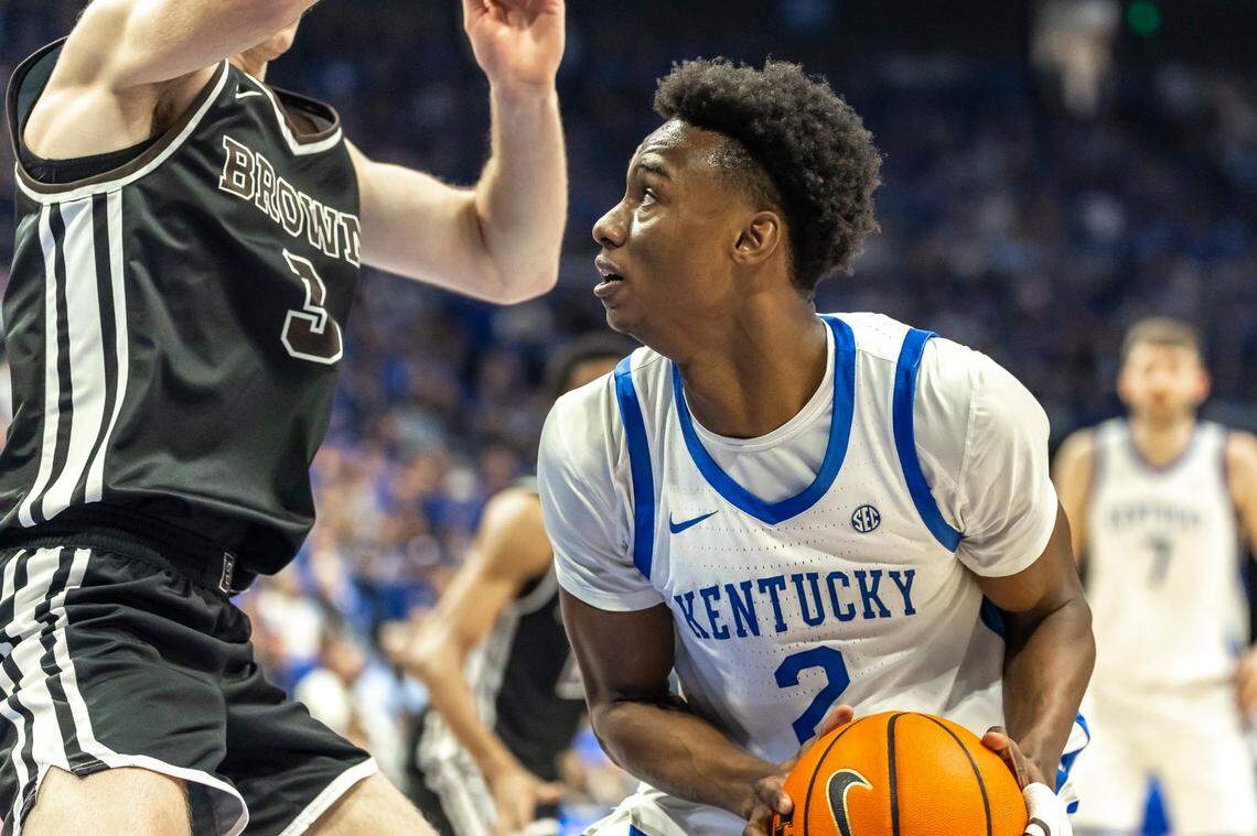 Kentucky’s Jaxson Robinson (2) operates against Brown’s Alexander Lesburt Jr. (3) during Tuesday’s game. Robinson finished with eight points.