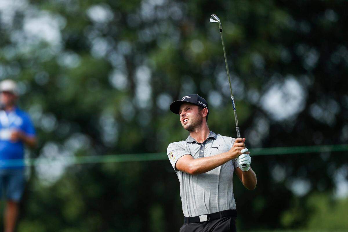 Adam Svensson held the first-round lead after one round in Nicholasville at 10-under par.