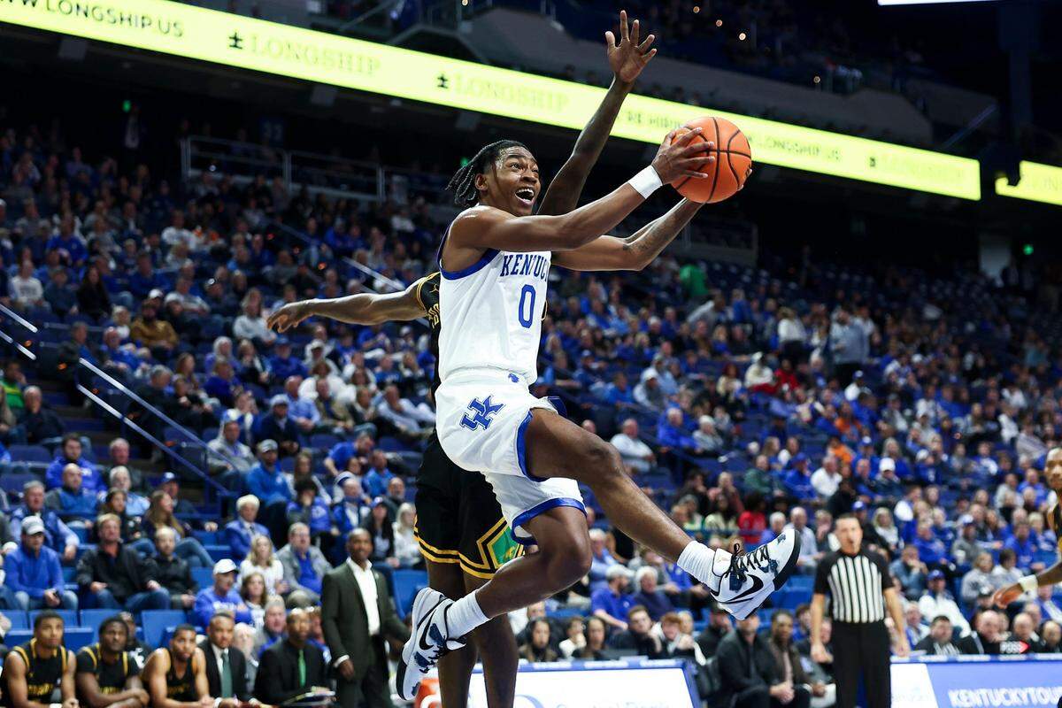 Kentucky guard Rob Dillingham (0) shoots the ball against Kentucky State during Thursday’s exhibition game at Rupp Arena.