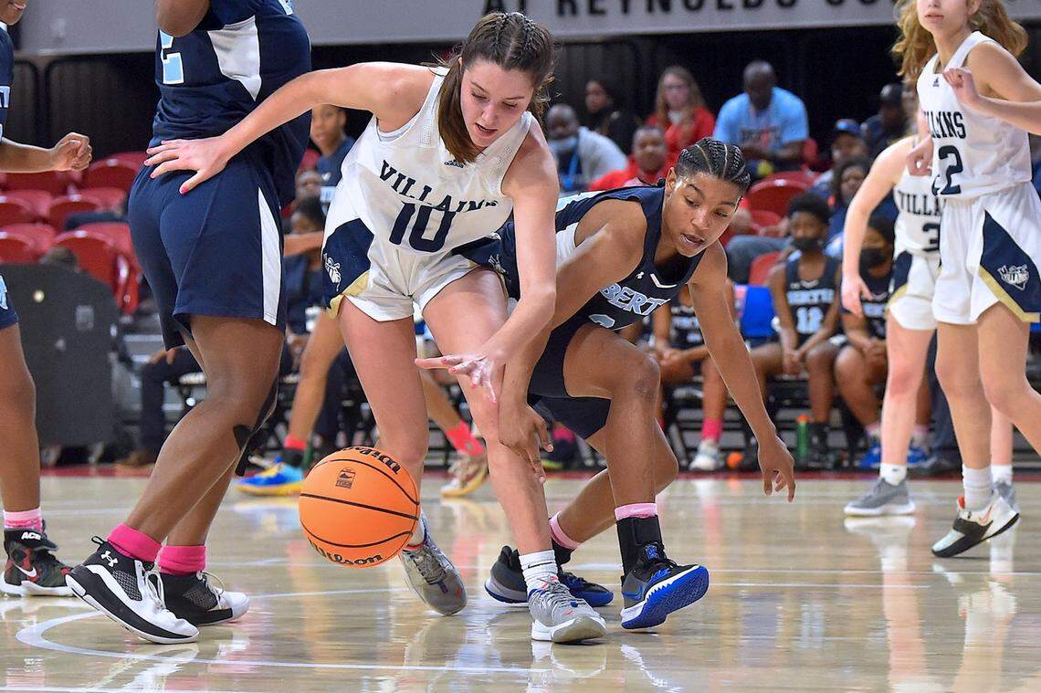 Adelaide Jernigan (10) says she made Kentucky one of her college finalists largely because of new head coach Kenny Brooks. “He’s just someone that is really (about) player development,” Jernigan said. “I know if I went there, he would help me in all aspects of my game.”