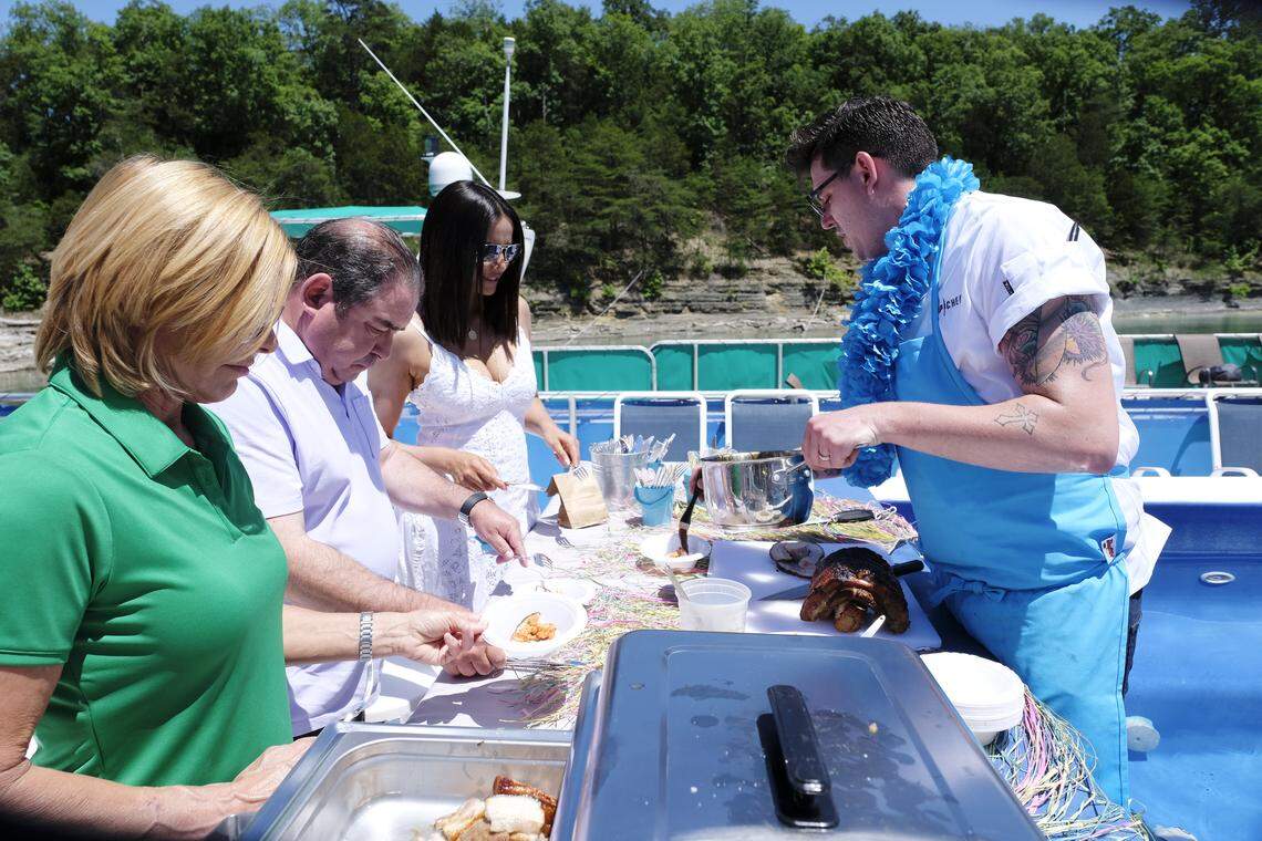 You know what makes for a great summer party in Kentucky? Shade. It’s a lesson that chef Brian Young learns the hard way as he serves porchetta from a hot tub to Captain Sandy Yawn, chef Emeril Lagasse and host Padma Lakshmi.