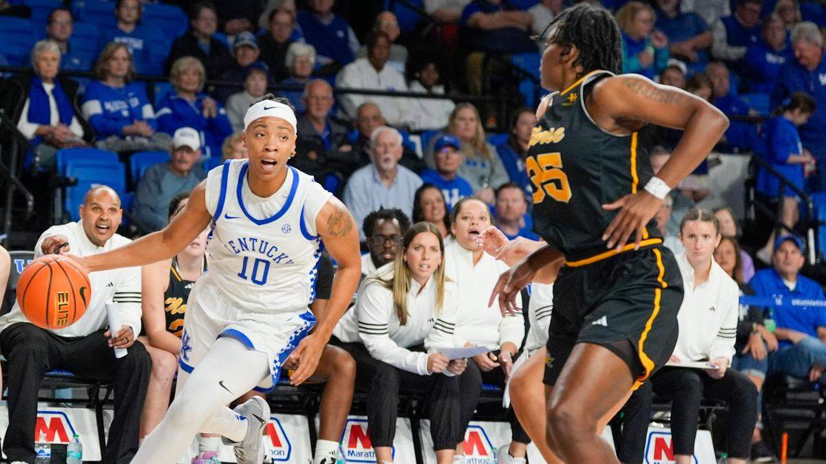 Dazia Lawrence was one of four Kentucky players to score in double figures on Thursday night, putting up 10 points.