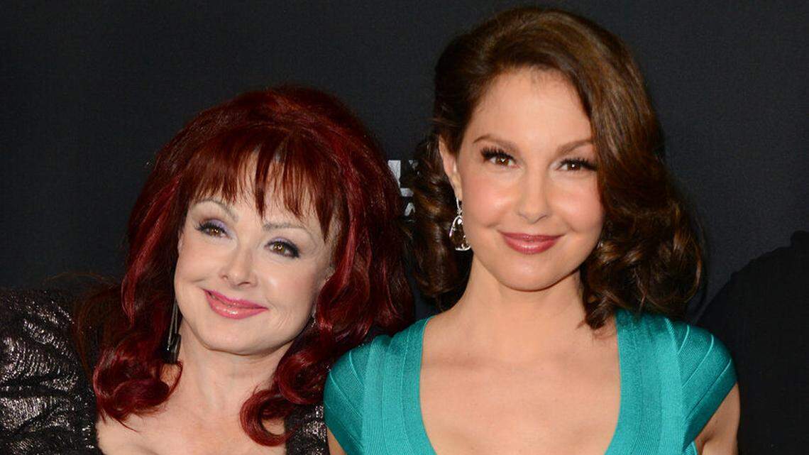 Naomi Judd, left, and Ashley Judd