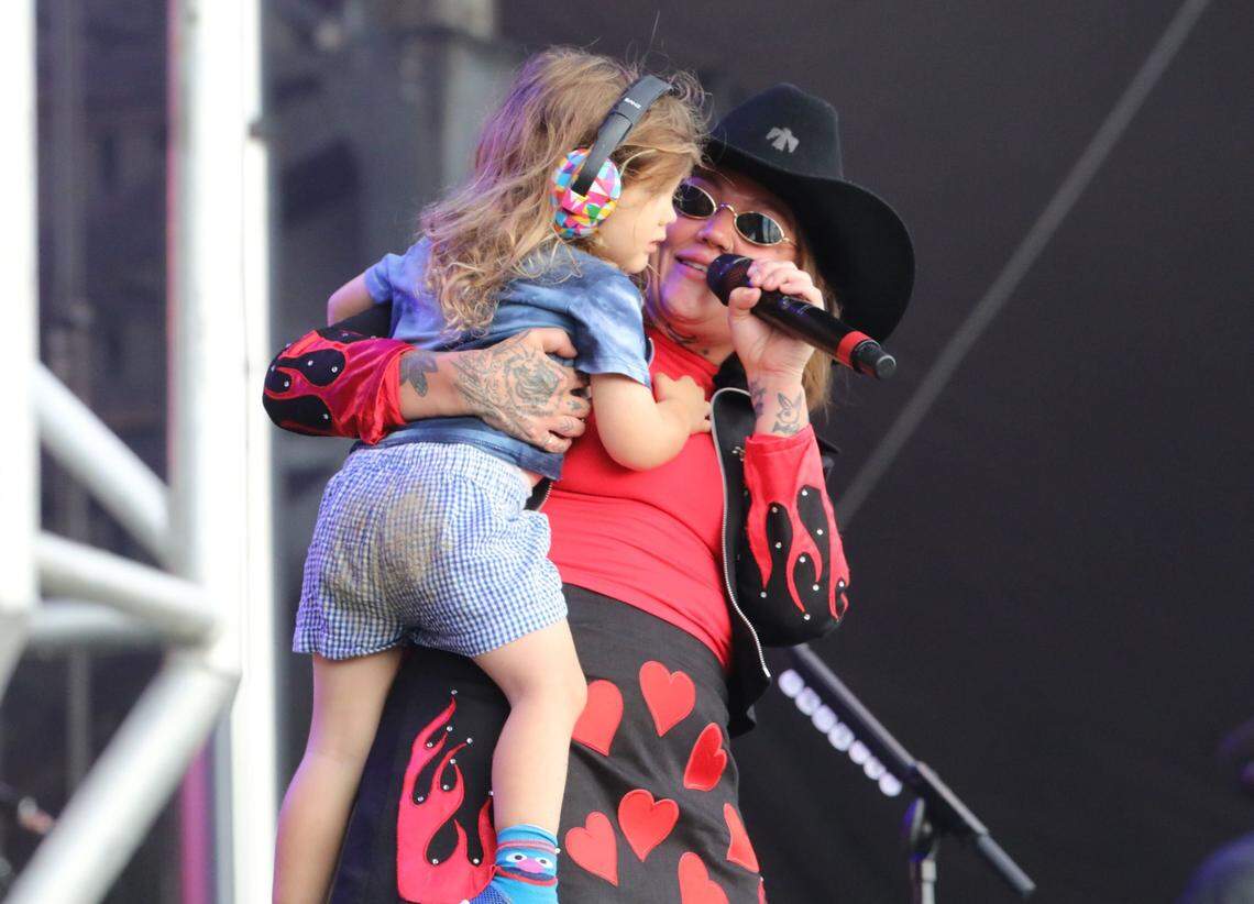 Grammy-nominated country singer-songwriter Elle King introduces the audience to her son during the Railbird Music Festival on Sunday.