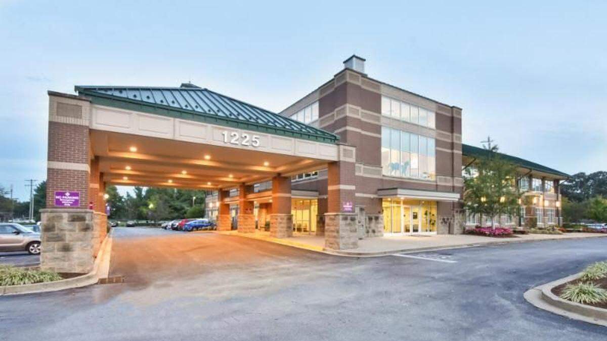 The Lexington Clinic Ambulatory Surgery Center is among the five buildings acquired from the clinic by a Charlotte real estate investment trust.