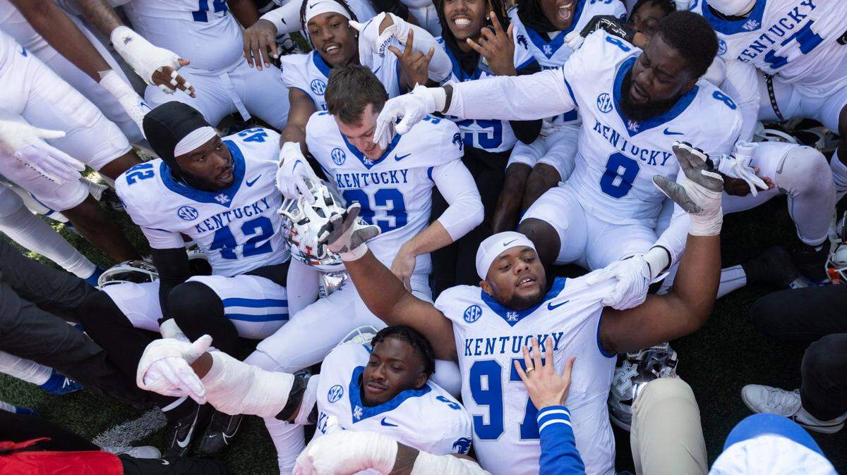 Best social media reactions after Kentucky takes down No. 10 Louisville for Governor’s Cup