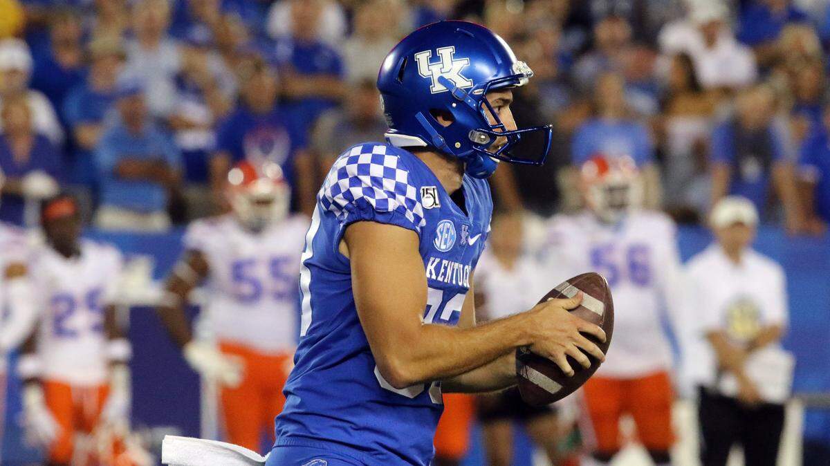 Kentucky’s Max Duffy evades multiple defenders on way to big Gator Bowl punt