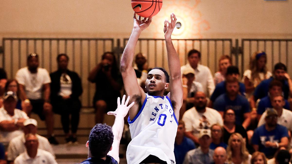 Jacob Toppin knocked down a series of jump shots for Kentucky against Carleton University on Saturday night.