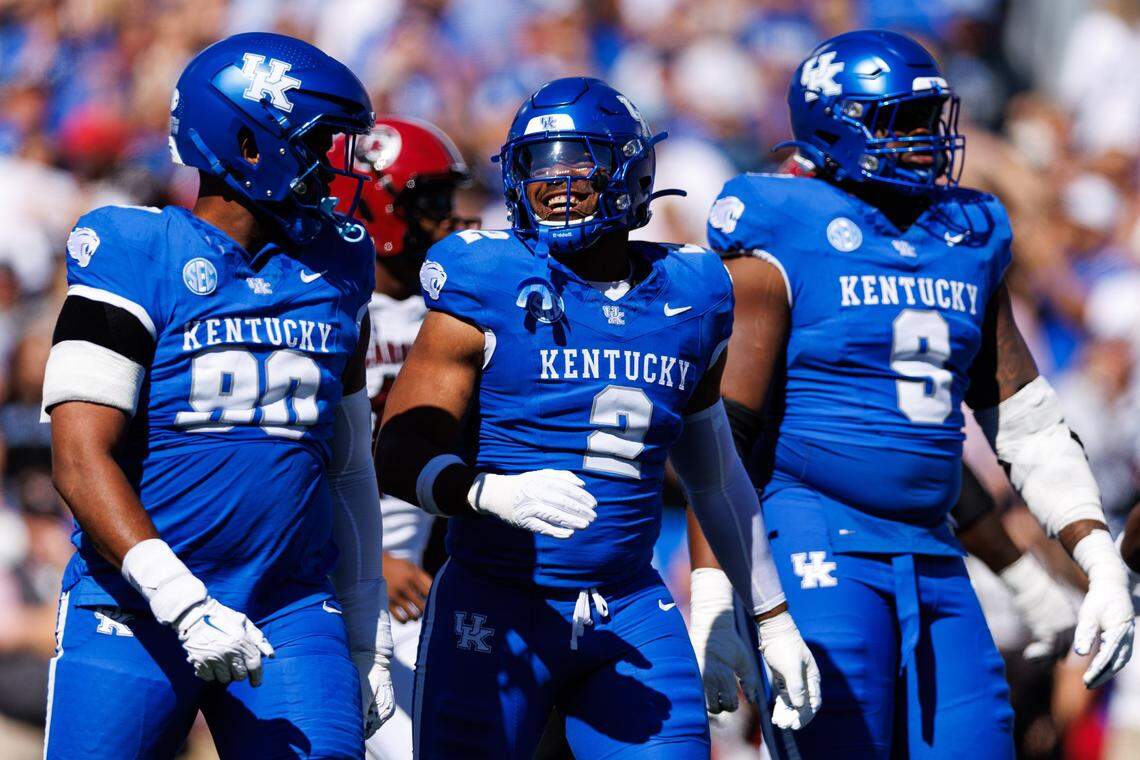 Kentucky linebacker Jamon Dumas-Johnson (2), a former standout at Georgia, will lead the UK defense against the Bulldogs Saturday night at Kroger Field.