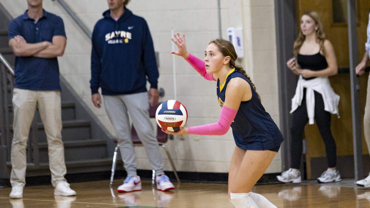 Sayre freshman libero Jace Spencer prepares to serve during the Spartans’ five-set win at Bryan Station High School on Tuesday.