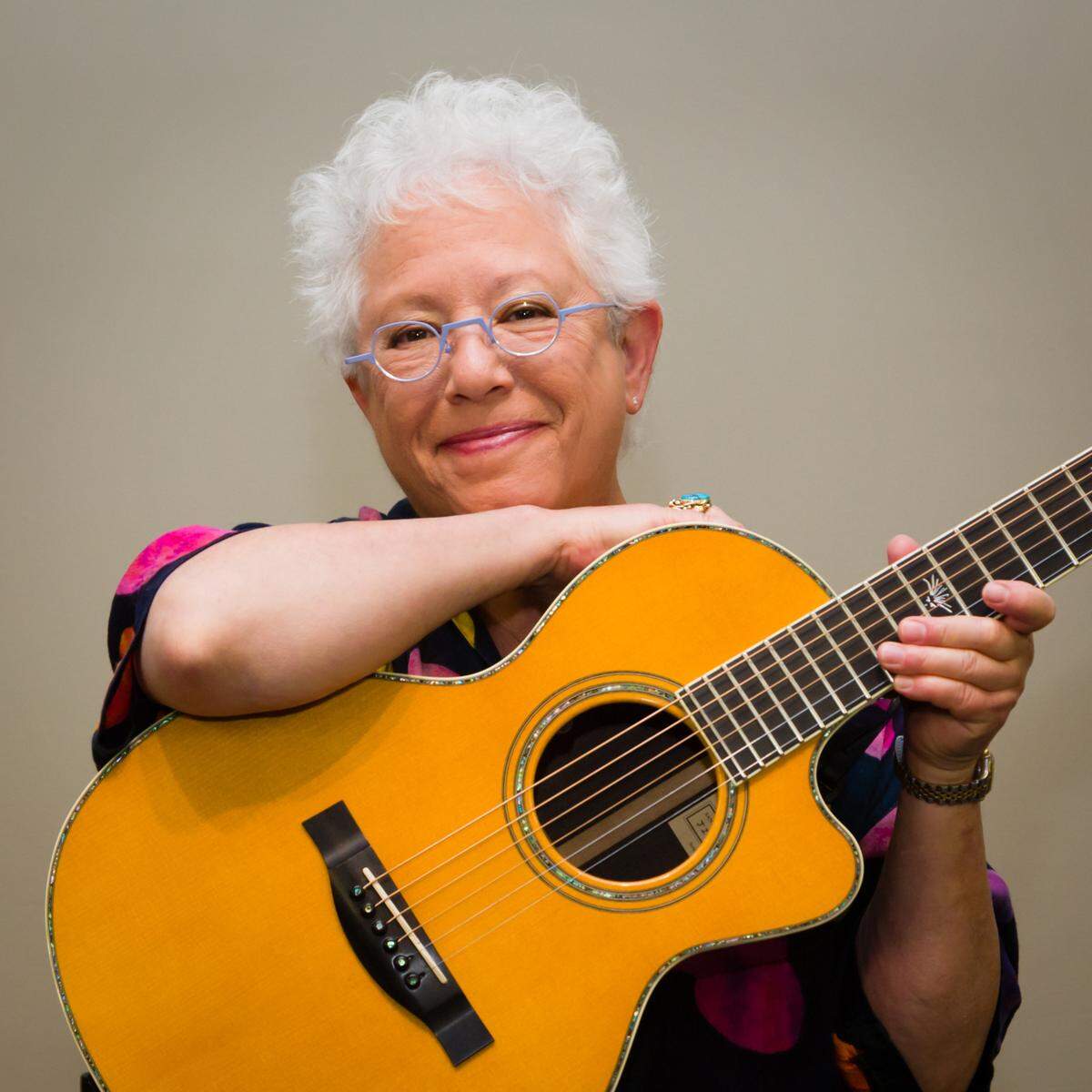 Janis Ian is best known for a 1965 single chronicling an interracial relationship (“Society’s Child”), a 1975 portrait of adolescent social standing (“At Seventeen”) and being one of two musical guest on SNL’s first episode ever.