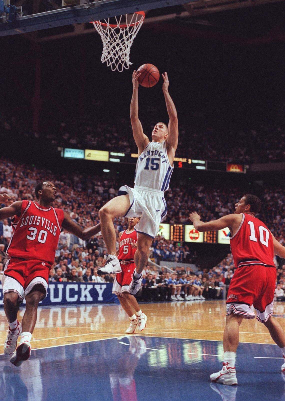 Jeff Sheppard (15), the father of current Kentucky freshman star Reed Sheppard, led UK with 18 points when the 1997-98 Wildcats were stunned 79-76 by Louisville at Rupp Arena. That season, the Wildcats went on to win the NCAA title, while the Cardinals finished 12-20.
