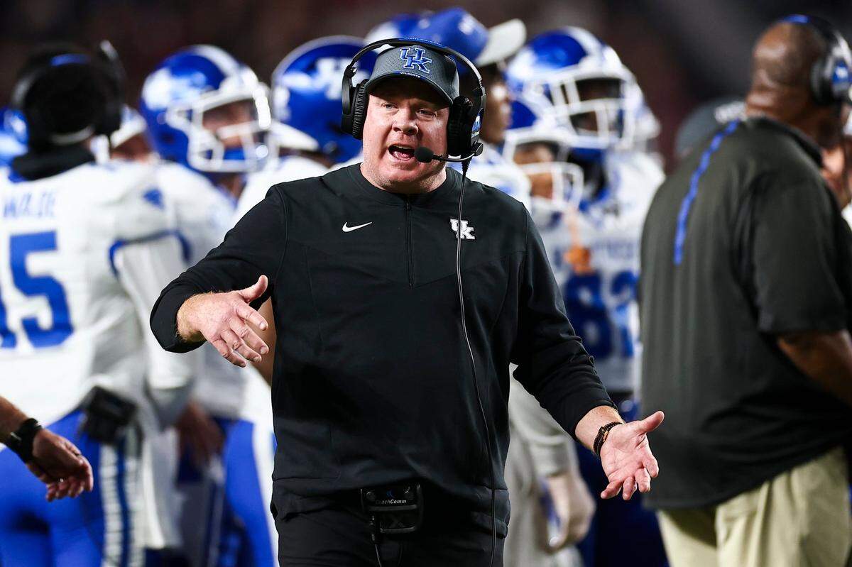 Kentucky head coach Mark Stoops yells on the sidelines during Saturday’s game against South Carolina.