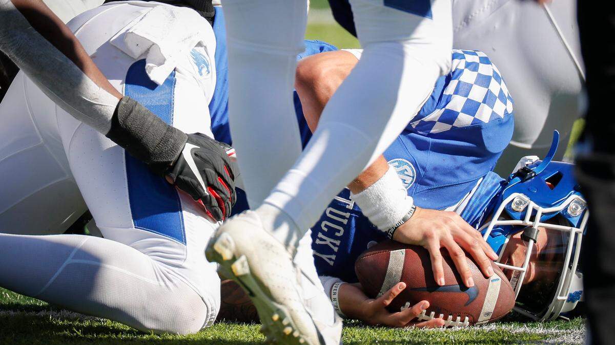With four games left, is there any way to salvage UK’s dead-in-the-water offense?