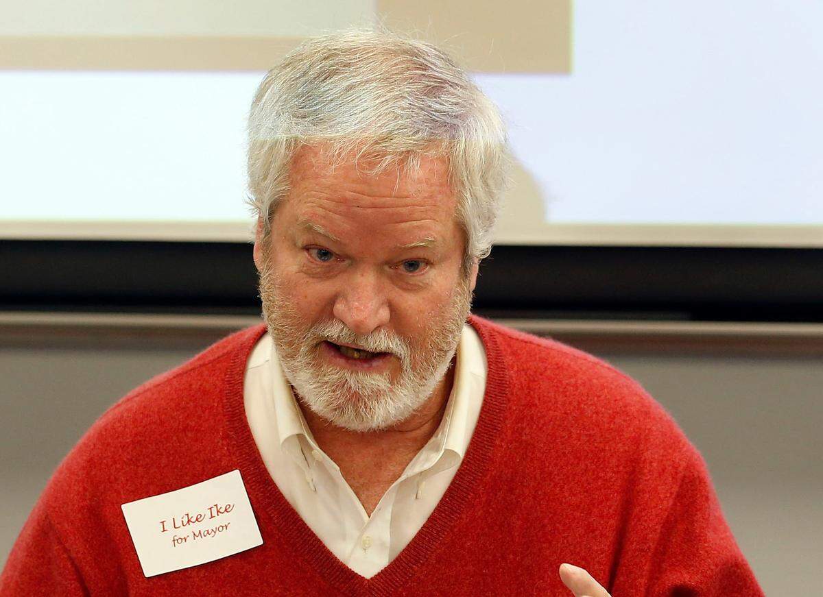 Mayoral candidate Ike Lawrence spoke during a mayoral forum on Lexington's future, hosted by the University of Kentucky's Journalism 101 class held Wednesday morning on the UK Campus.