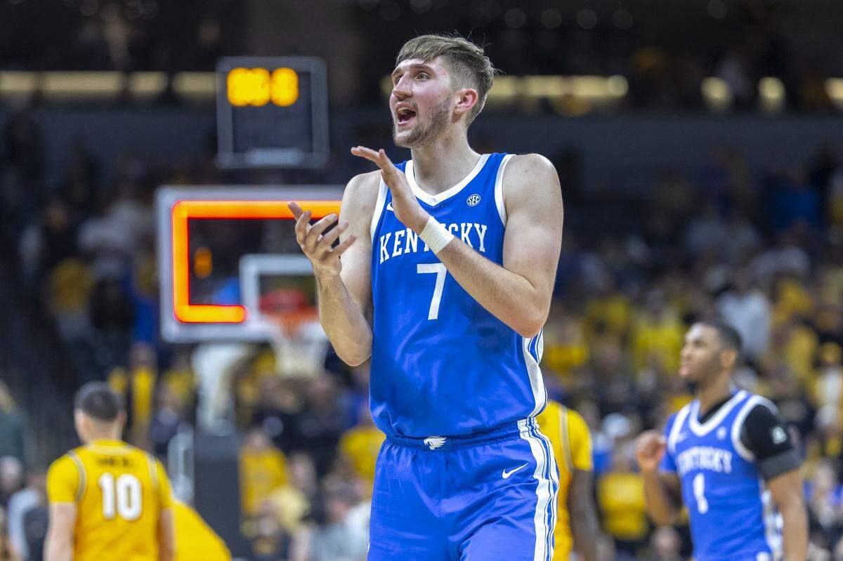 Kentucky forward Andrew Carr scored 16 points, grabbed 12 rebounds and had three assists and two blocked shots in Saturday’s win at Missouri.