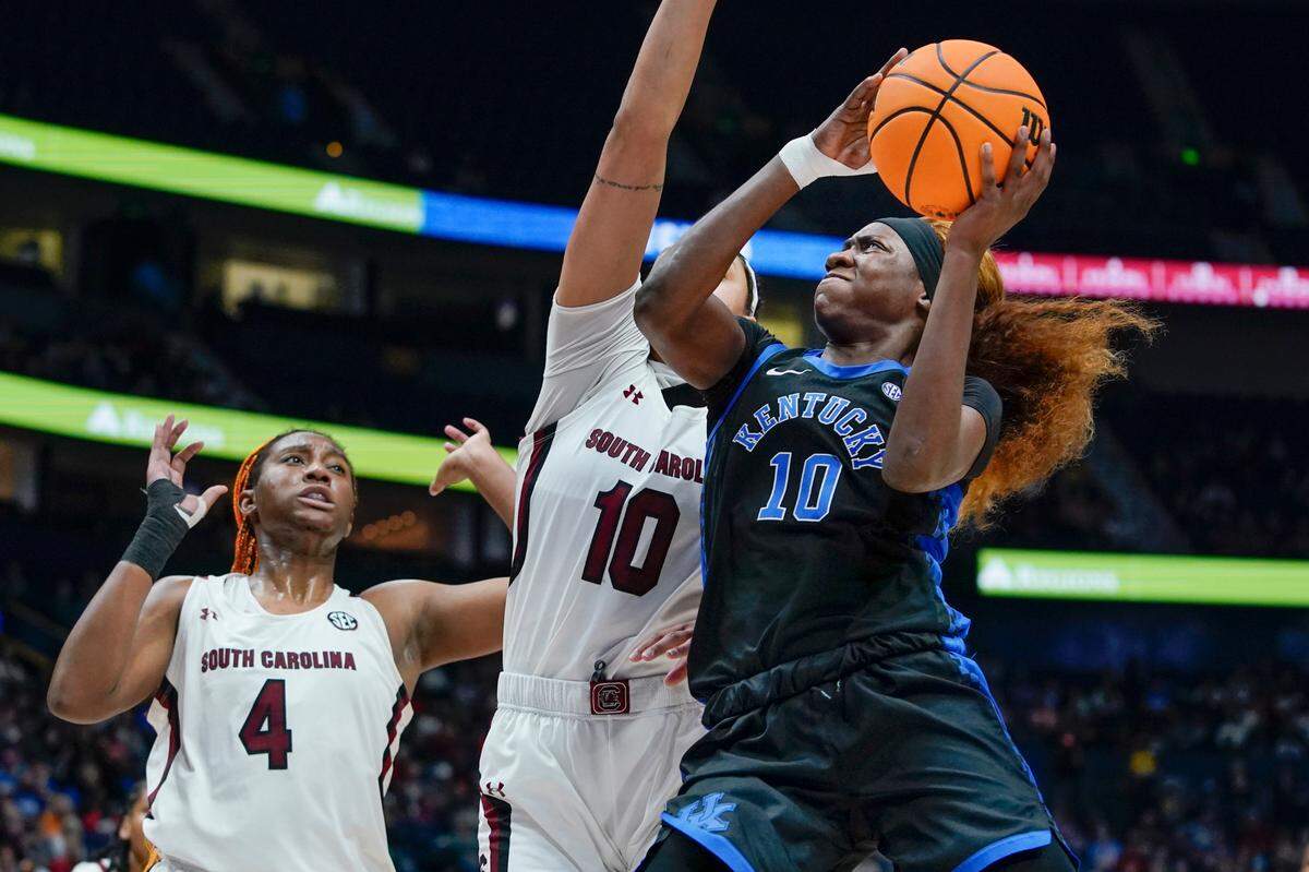 Kentucky’s Rhyne Howard, right, drives against South Carolina’s Kamilla Cardoso, center, and Aliyah Boston (4) in the first half of the Southeastern Conference Tournament championship game on March 6.