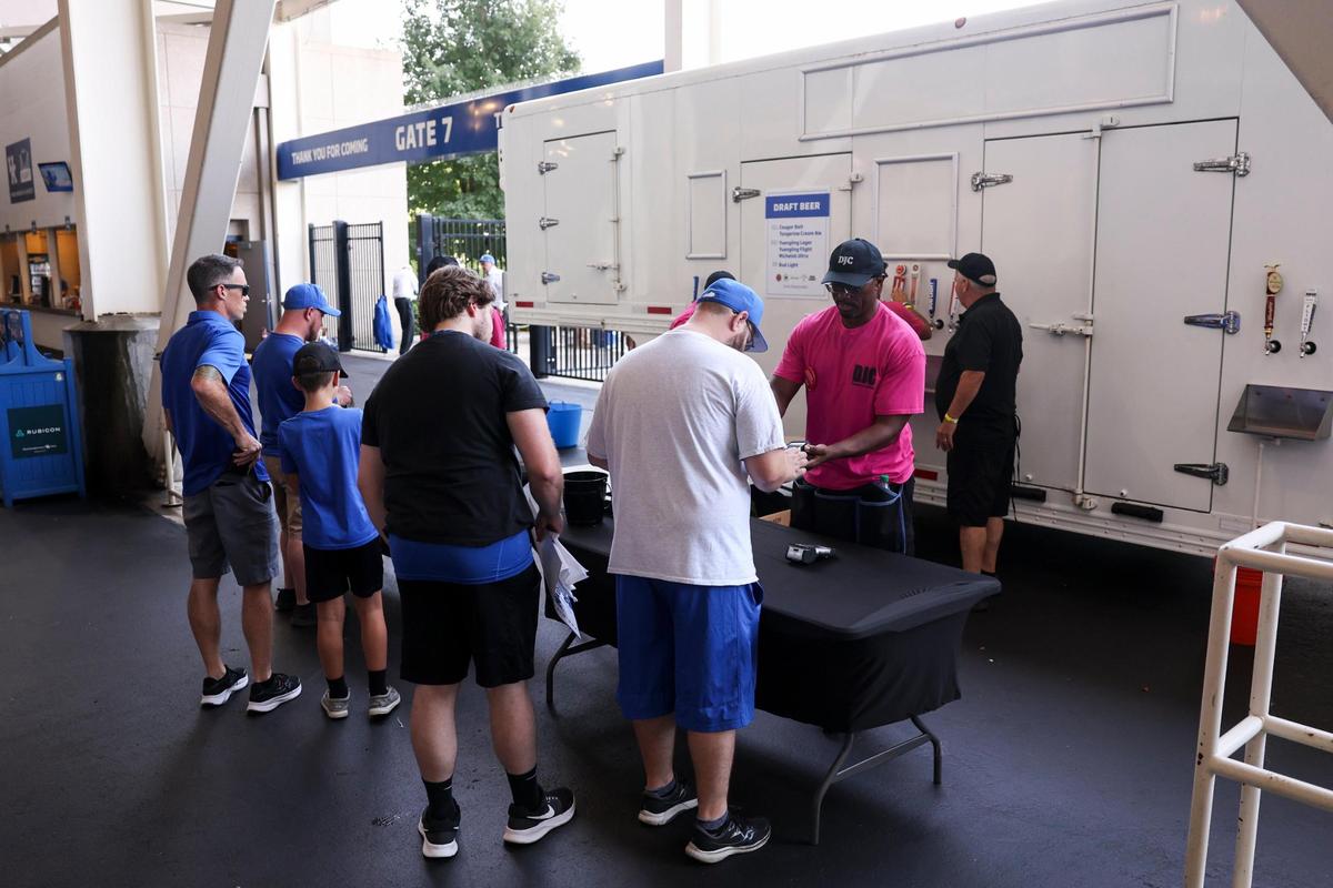 Fans line up to purchase alcohol from vendors before Kentucky football’s 2023 season-opening game against Ball State at Kroger Field on Saturday. Beer and seltzer products are available for all fans for the first time for football games.