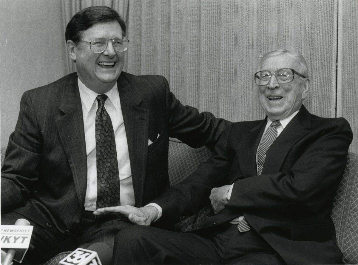 Former UK basketball coach Joe B. Hall laughed with former UCLA coach John Wooden during a news conference in Lexington in 1991. Wooden’s Bruins defeated Hall’s Wildcats in the 1975 NCAA championship game. It was Wooden’s final game as UCLA head man.