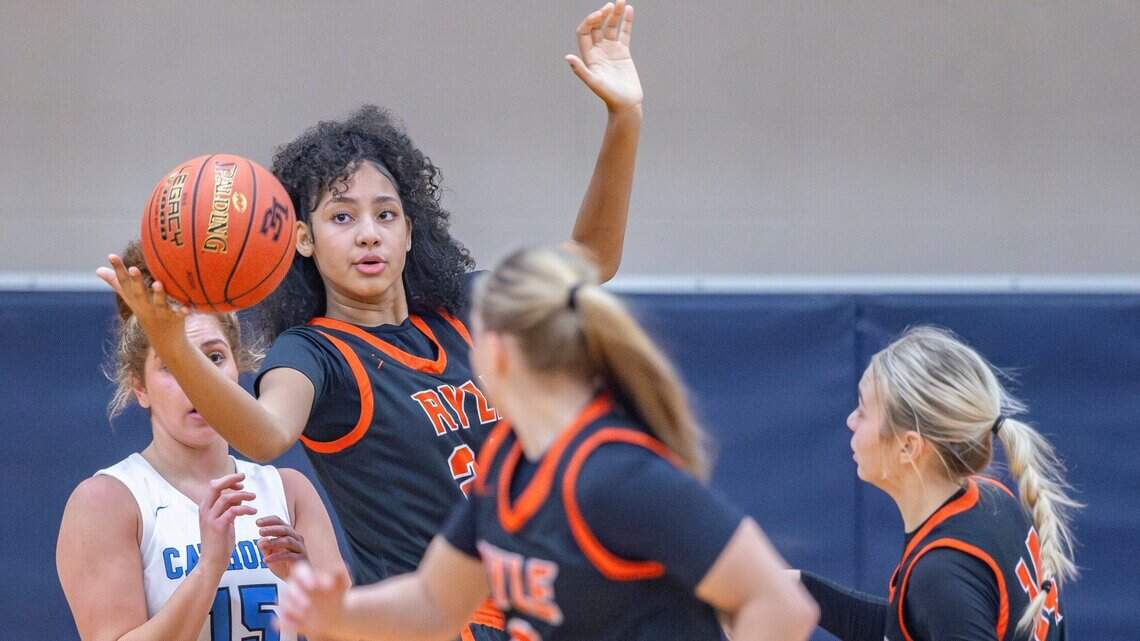 6-foot-5 seventh grader from Kentucky already has 6 Division I offers, including UK women