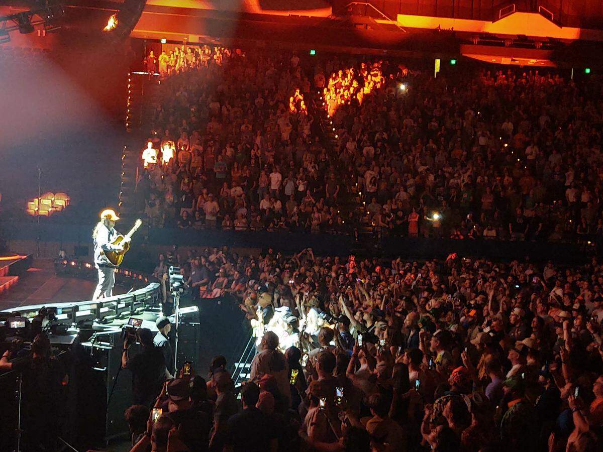 Billy Strings played a moving if somewhat subdued concert in Rupp Arena on June 20, 2025, after announcing that his mother had died hours earlier.