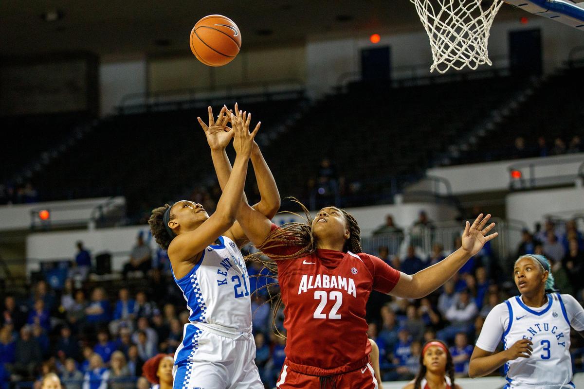 A transfer from Stony Brook, Kentucky forward Ogechi Anyagaligbo (21) has battled knee and ankle problems throughout her UK career.