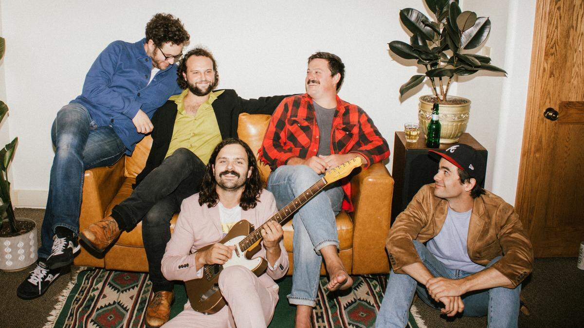 Based in Huntington, Ona is no stranger to Lexington having played numerous shows at The Green Lantern and The Burl.