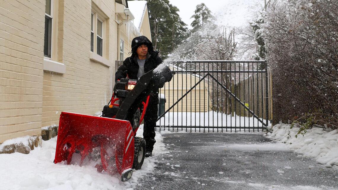 Mayor Gorton delays enforcement of Lexington sidewalk shoveling ordinance
