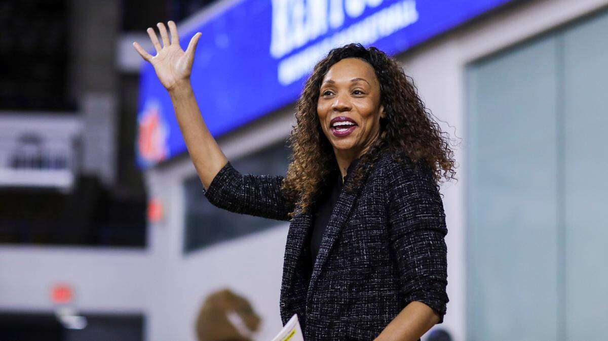 Kentucky head coach Kyra Elzy, who added two freshmen to this coming season’s roster, is still awaiting her first commitment from the class of 2024.