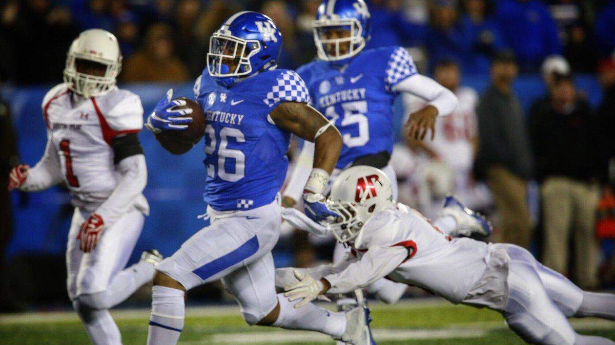Benny Snell ran 48 yards for a touchdown to put Kentucky up 35-13. Snell broke Moe Williams' UK freshman record for rushing yards in a season.