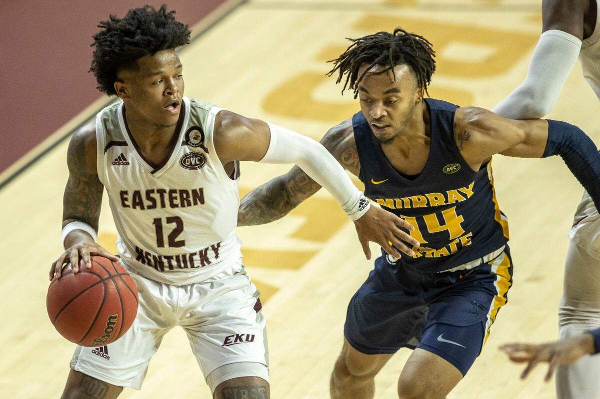 Former Murray State, LSU and Loyola Marymount basketball guard Justice Hill (14) is now a football wide receiver for the Racers.