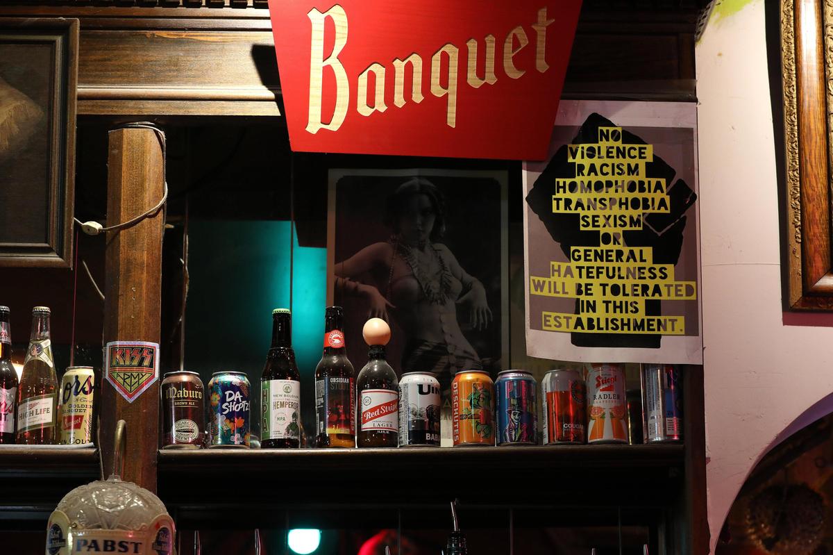 Rules are clearly posted at Green Lantern Bar at 497 West Third St. in Lexington.