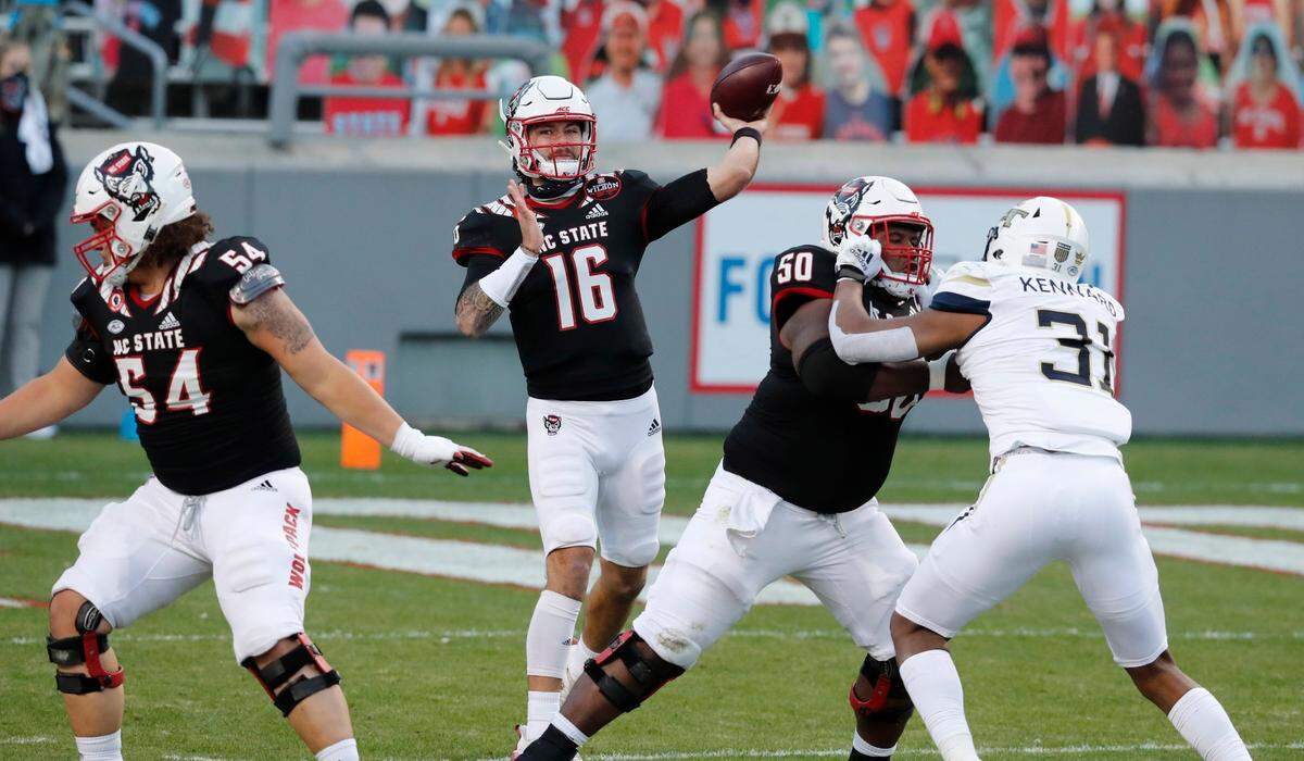 North Carolina State quarterback Bailey Hockman (16) is the nephew of former Kentucky QB Ryan Hockman.