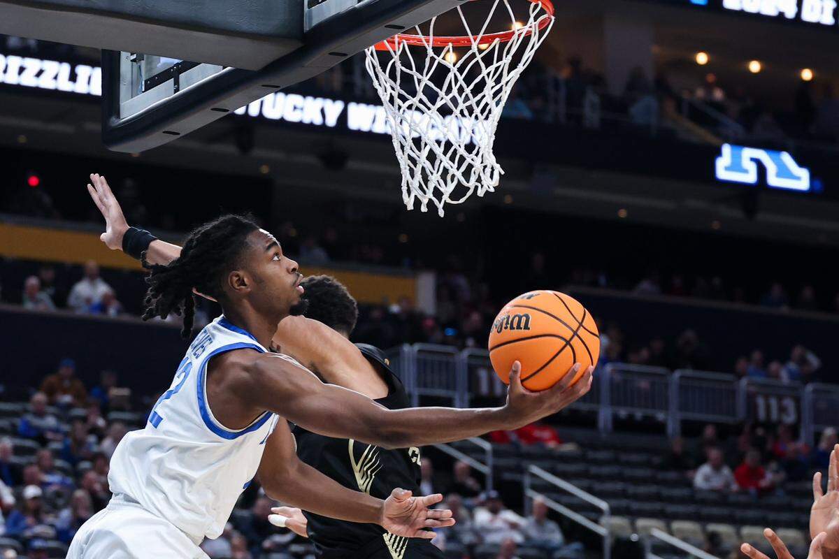 Kentucky’s Antonio Reeves scores a basket against Oakland in the NCAA Tournament round of 64 in Pittsburgh on. Thursday.