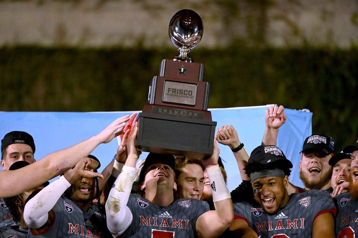 Miami (Ohio) quarterback Brett Gabbert holds up the championship trophy after the team’s 27-14 win over North Texas in the Frisco Bowl last season.