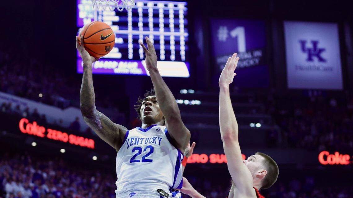 Kentucky’s Amari Williams competes against Louisville during Saturday’s game in Rupp Arena.