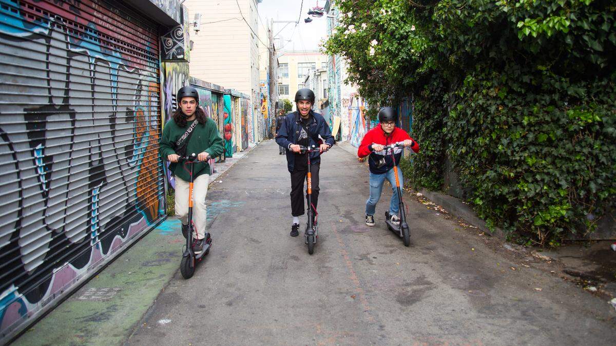 What types of alternative transportation are allowed on Lexington city streets? Here’s what to know about bicycles, scooters, electric scooters and more.