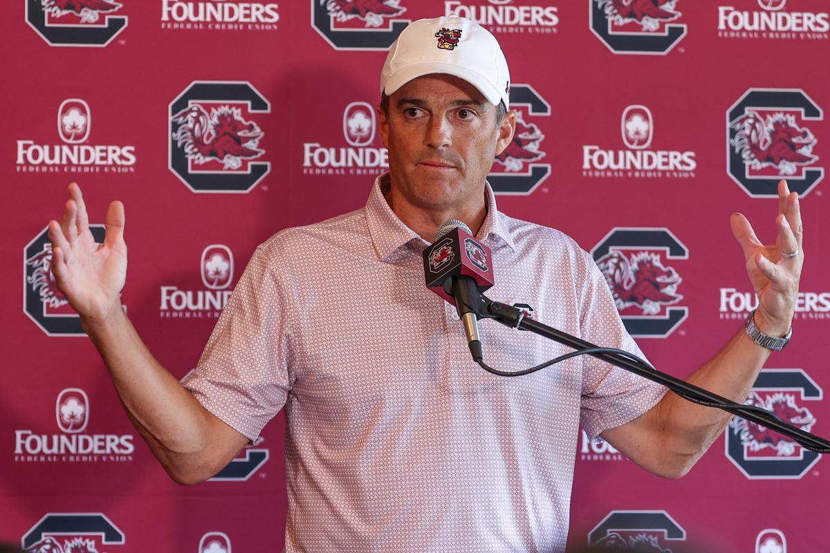 South Carolina coach Shane Beamer is 3-1 as Gamecocks head man against Kentucky.