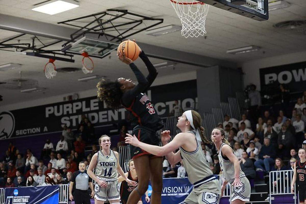 Senior forward Dasia Thornton led the Pioneers with 22 points, seven rebounds, three assists and three blocks in Friday night’s Sweet 16 victory against Wisconsin-Stout.