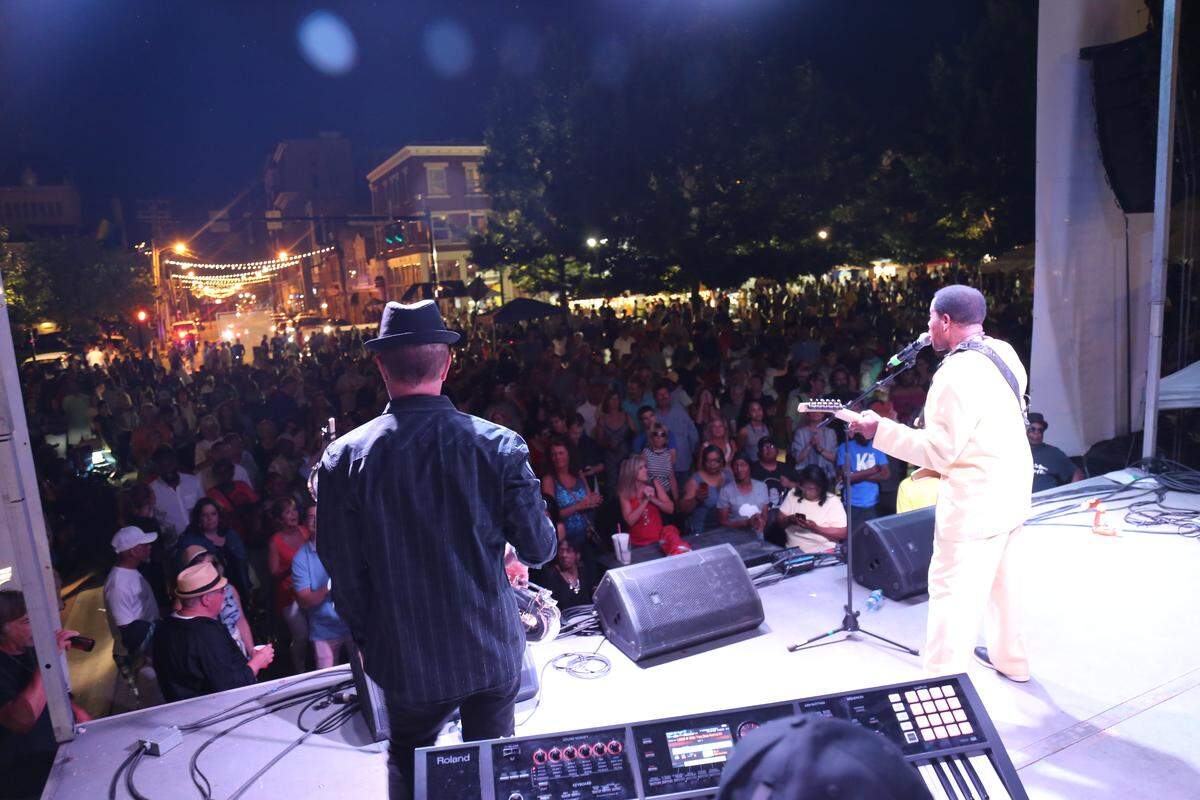 The Bluegrass BBQ Fest, in its third year, will be at the Courthouse Plaza on Friday and Saturday night.