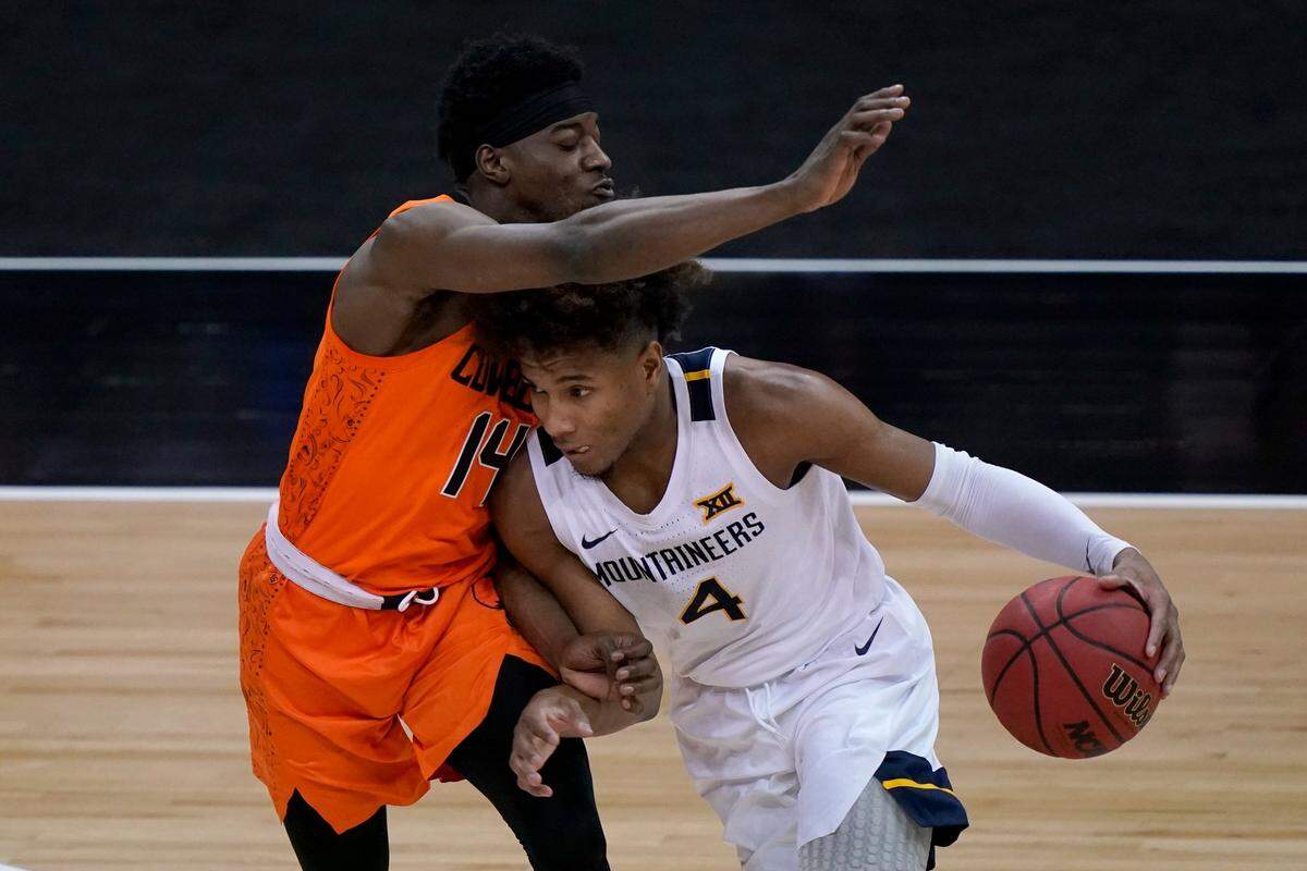 West Virginia’s Miles McBride (4) had 19 points and six assists in the Mountaineers’ 72-69 loss to Oklahoma State in the Big 12 Tournament quarterfinals.