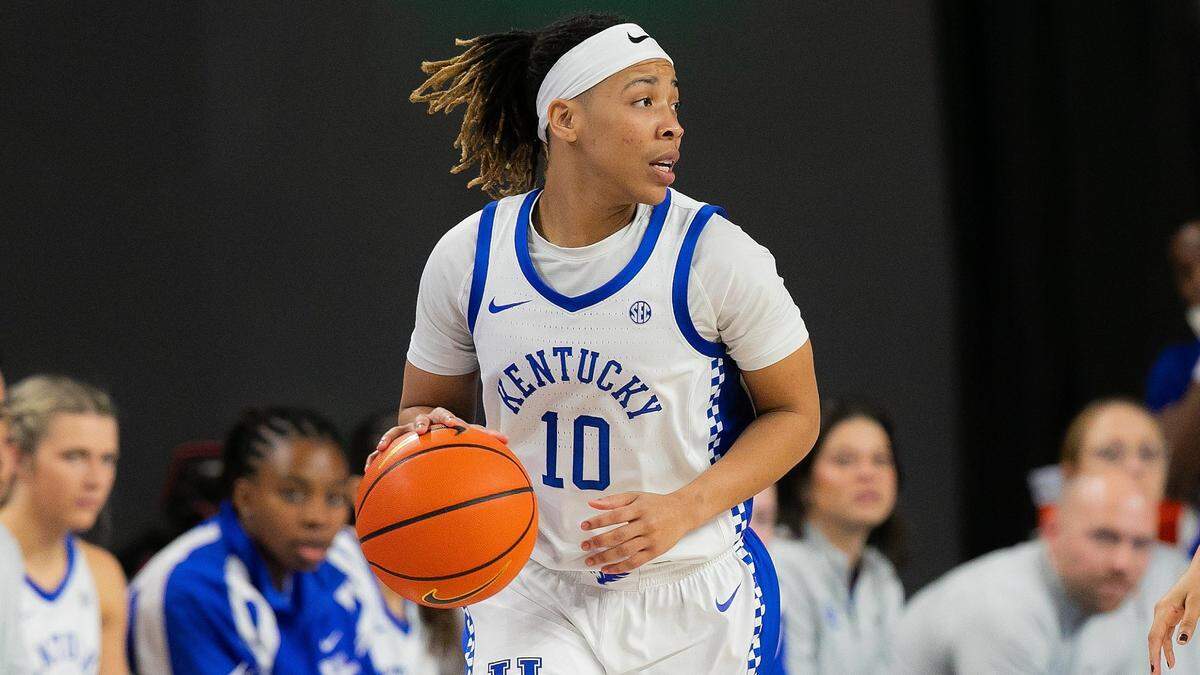 Dazia Lawrence made three of her six 3-point attempts Thursday night and finished with 10 points for the Wildcats.