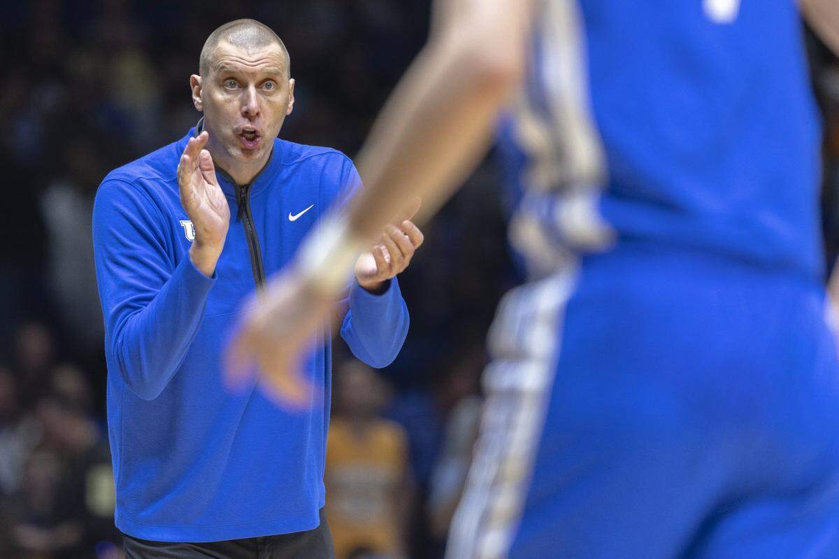 Kentucky head coach Mark Pope talks forward Andrew Carr during the Wildcats’ Sweet 16 game against Tennessee at Lucas Oil Stadium in Indianapolis on Friday.