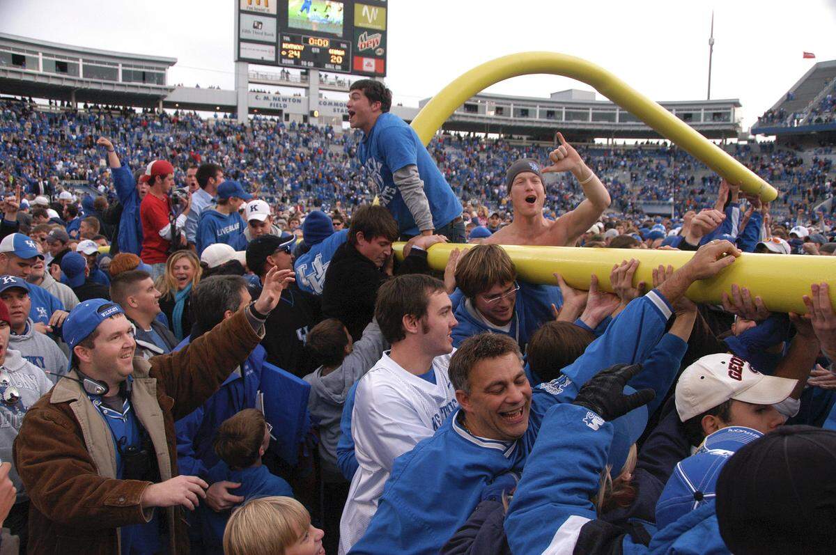 Kentucky fans tore down a Commonwealth Stadium goal post after UK beat Georgia 24-20 in 2006.