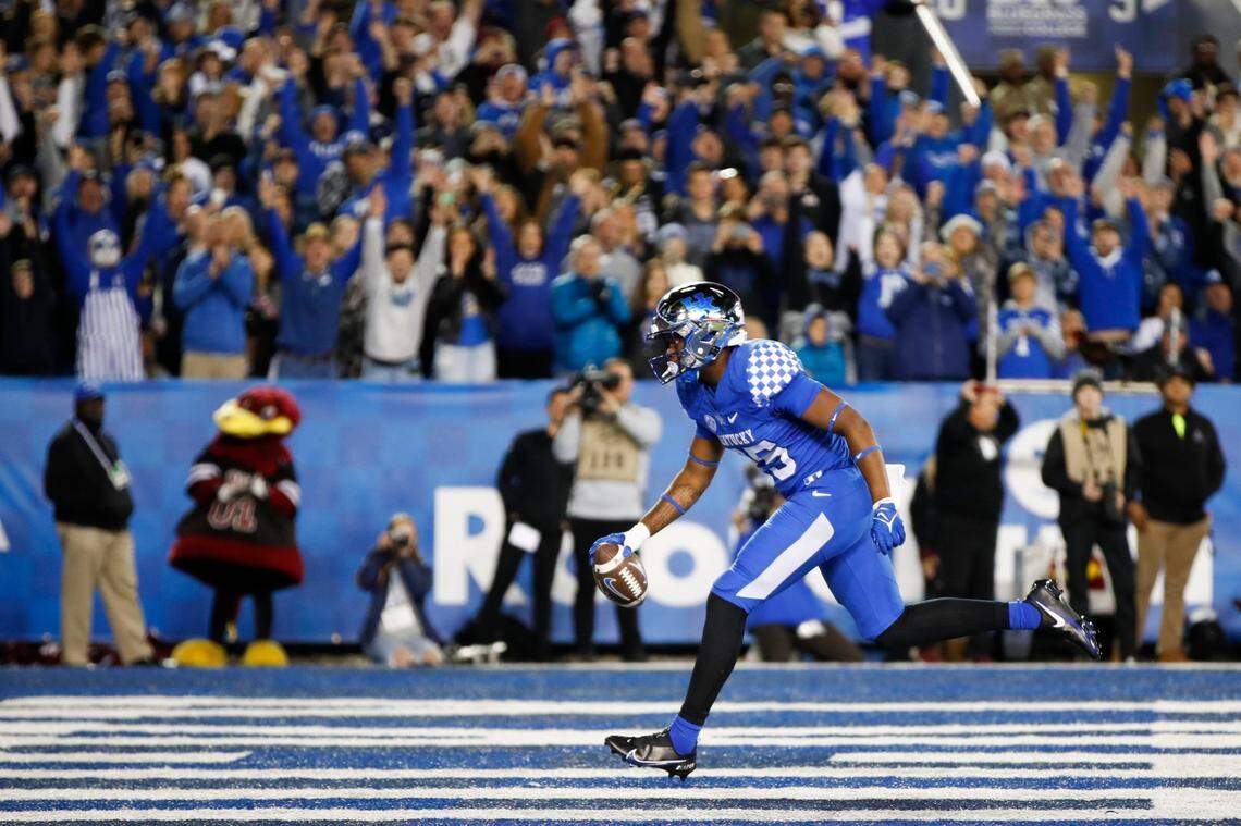 Kentucky redshirt freshman tight end Jordan Dingle (85) hauled in a touchdown pass from Kaiya Sheron in the first half of UK’s 24-14 loss to South Carolina last week. It was the second straight game in which the Bowling Green High School product caught a TD pass.