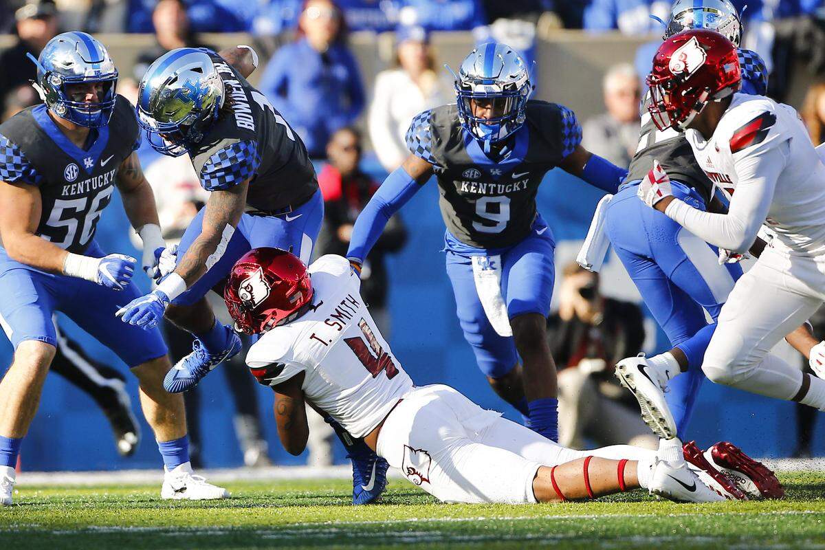 Kentucky wide receiver Lynn Bowden Jr. (1) and the Cats took on Louisville in a chrome helmet, black/grey jersey and blue pants last season.