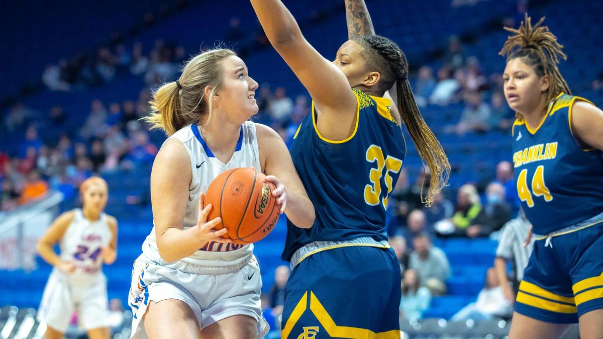 Clutch fourth-quarter threes lift Southwestern to Girls’ Sweet 16 semifinals