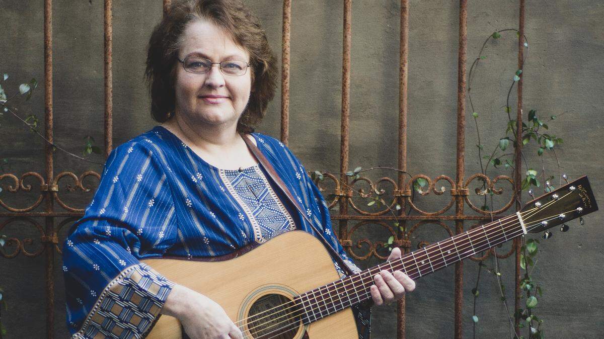 Dale Ann Bradley’s new album, ‘The Hard Way,’ is set for release on March 22. Like so many of her solo recordings, it is highly traditional in its string band sound but diverse in source material.